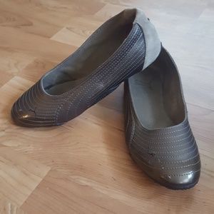 Puma womens slip on shoes